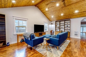 Newberg Tropical Bungalow